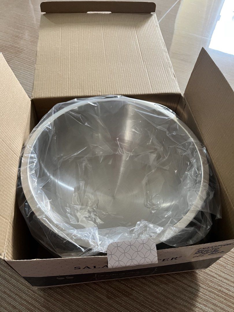 Saladmaster Thermal Mixing Bowl (Large) (Category: Cookware & Accessories) located in Pasay City. Submitted by thejunkclosetph (Listing ID 1467015138, Image 2). Description: Saladmaster mixing bowl Large size Brand new.