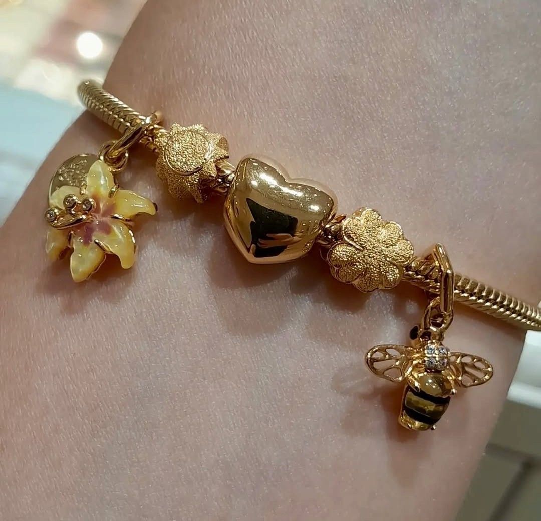 SALE❗Pandora Charm Set (Category: Charms) located in Manila. Submitted by badaloves_u (Listing ID 1466986914, Image 1). Description: - 💯 Authentic Pandora with Authenticity ALE marks - FREE Box and Paper bag 🛍️ - ✨ FREE Cleaning to any Pandora Store 🛵 LALAMOVE courier for same day delivery 🚚 J&T provincial courier.