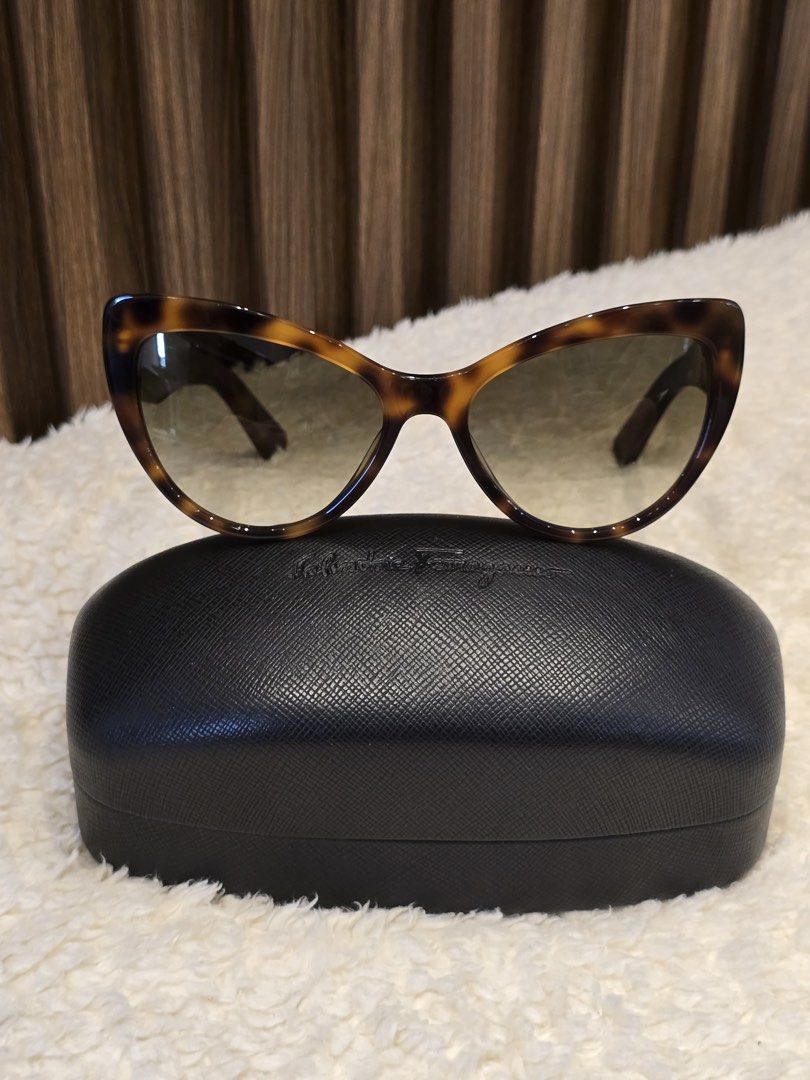Salvatore Ferragamo (Category: Luxury Accessories) located in Quezon City. Submitted by mmarjsol19 (Listing ID 1466978651, Image 2). Description: .