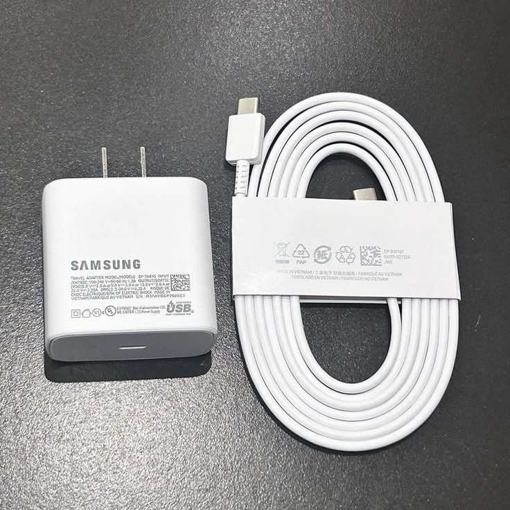 samsung charger (Category: Chargers & Cables) located in Manila. Submitted by awuie (Listing ID 1467055655, Image 1). Description: galing sa s22plus .