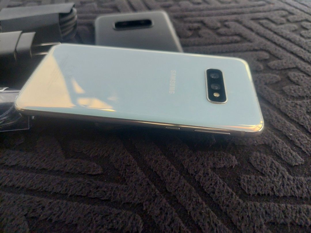 Samsung Galaxy S10e (Category: Other Mobile & Gadget Accessories) located in Rizal. Submitted by legitimatesellersince2013 (Listing ID 1467008161, Image 2). Description: 🔥 FOR SALE — SAMSUNG GALAXY S10E 🔥 📱 128GB | 6GB RAM + 6GB RAM 💰 ₱5,000 FIXED PRICE ✅ Openline ✅ No functional issues ✅ Ready to use 📦 PACKAGE INCLUSIONS: ✔️ Unit ✔️ Case ✔️ Charger ✔️ Charging Cord ✔️ Headset 📍 MEETUP ONLY: Taytay or Cainta area 💯 ₱5,000 FIXED — NO LOWBAL
