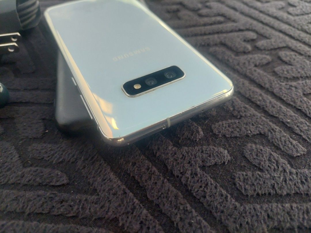 Samsung Galaxy S10e (Category: Other Mobile & Gadget Accessories) located in Rizal. Submitted by legitimatesellersince2013 (Listing ID 1467008161, Image 3). Description: 🔥 FOR SALE — SAMSUNG GALAXY S10E 🔥 📱 128GB | 6GB RAM + 6GB RAM 💰 ₱5,000 FIXED PRICE ✅ Openline ✅ No functional issues ✅ Ready to use 📦 PACKAGE INCLUSIONS: ✔️ Unit ✔️ Case ✔️ Charger ✔️ Charging Cord ✔️ Headset 📍 MEETUP ONLY: Taytay or Cainta area 💯 ₱5,000 FIXED — NO LOWBAL