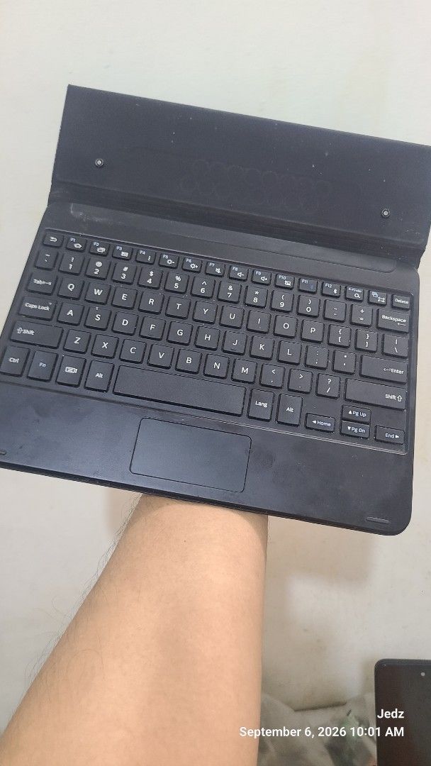 Samsung Galaxy Tab S2 9.7 Keyboard Cover (model EJ-FT810), (Category: Other Gadgets) located in Las Pinas. Submitted by jedztoyyard (Listing ID 1467084126, Image 2). Description: Samsung Galaxy Tab S2 9.7 Keyboard Cover (model EJ-FT810), which is a slim Bluetooth keyboard and protective case accessory designed for the Samsung Galaxy Tab S2 9.7-inch tablet actual item posted RFS wala ng tablet to use it working good condition all keys working item