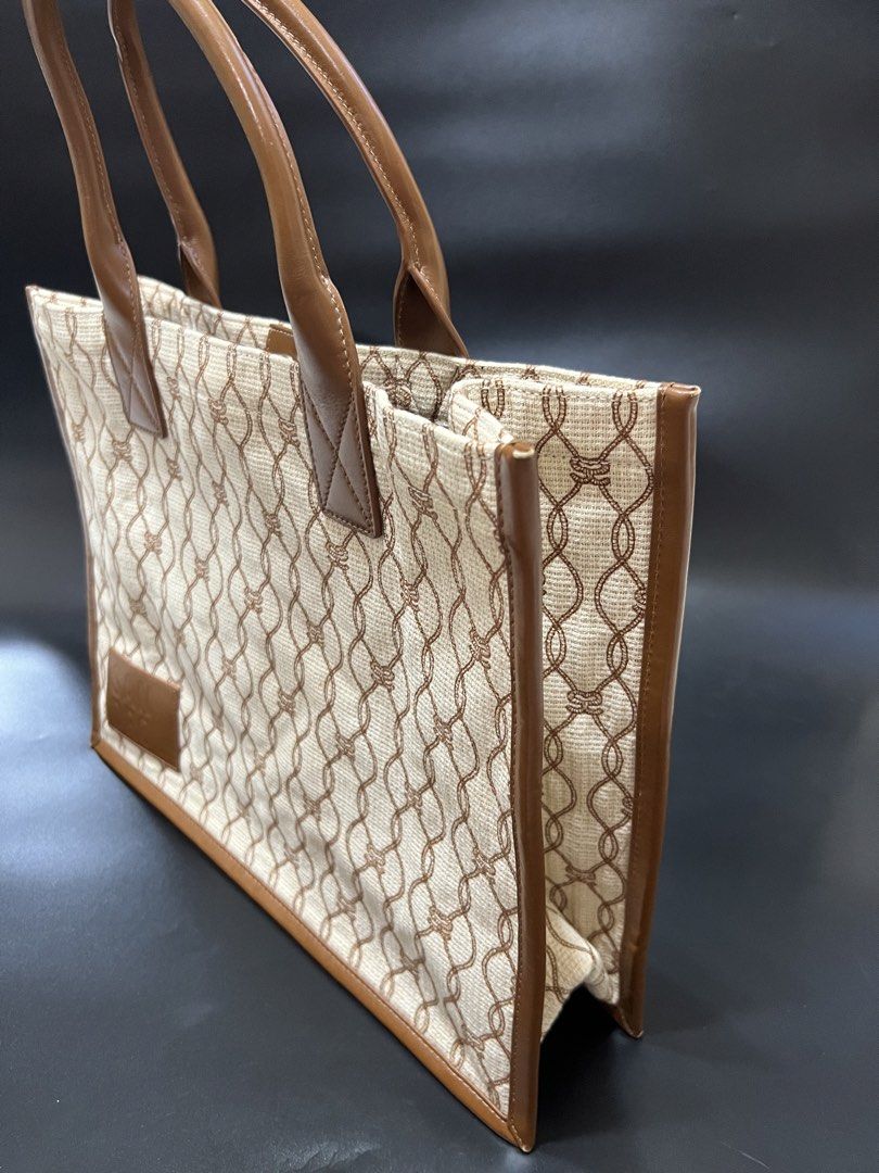 Sandro Canvas Tote Orig💯 (Category: Luxury Bags & Wallets) located in Cebu City. Submitted by sexyclosetph2.0 (Listing ID 1466971824, Image 3). Description: Orig💯 Rank A Like new condition Embroidered logos Fits laptop If you need GO TO bag this is for you! Nice for the beach or travels Very expensive in the market around ₱29k pa Large size Crisp condition No issues at all!.