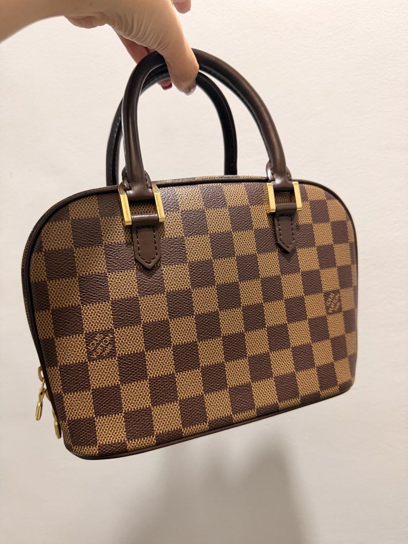 Saria Mini With Entrupy (Category: Luxury Bags & Wallets) located in Manila. Submitted by minimaison (Listing ID 1466986556, Image 2). Description: Firm money back guaranteed with entrupy.