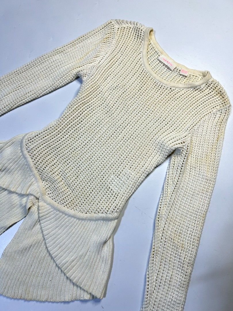 SASS & BIDE Thick Crochet Summer Top (Category: Longsleeves) located in Marikina City. Submitted by wearablearttt (Listing ID 1467053539, Image 1). Description: •S-M •CHECK PHOTOS TO SEE FLAWS •100% COTTON •THICK FABRIC.