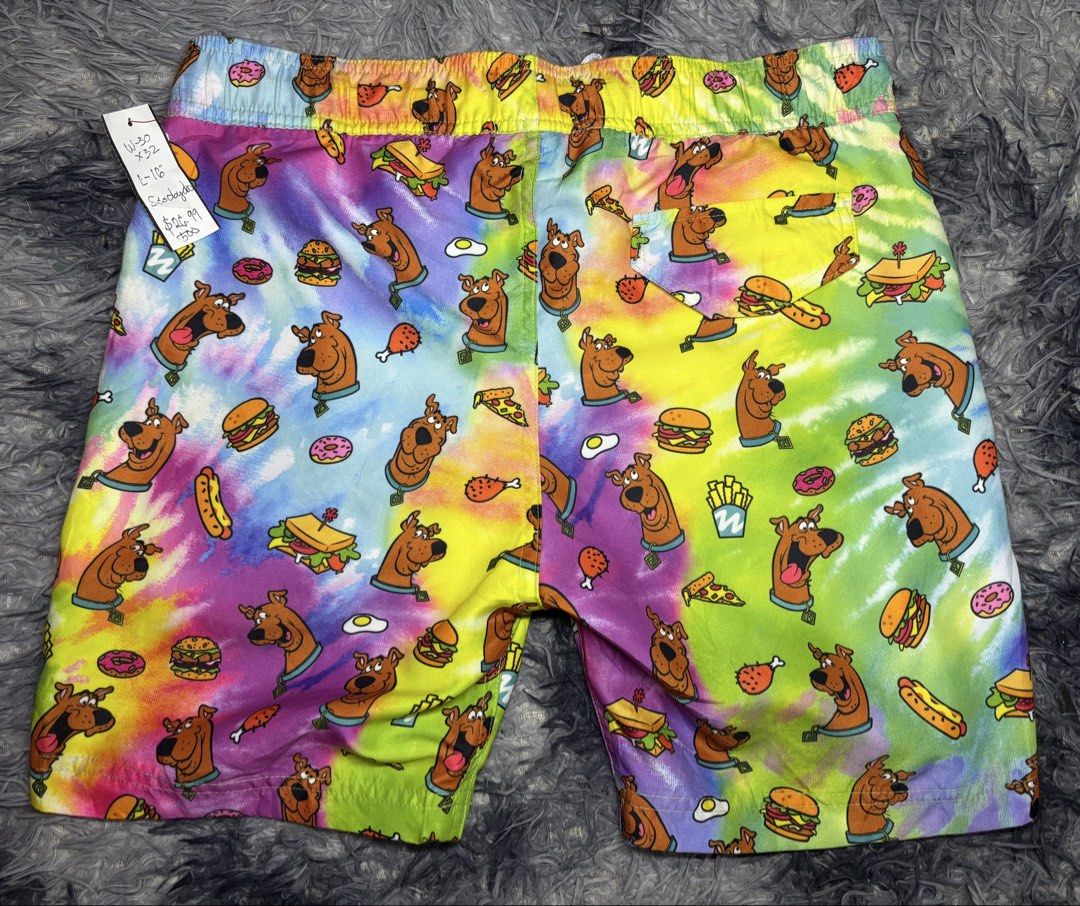 Scooby Doo (Category: Shorts) located in Legazpi City. Submitted by thesource052 (Listing ID 1467164347, Image 2). Description: NIKE VINTAGE ( FRONT DETAILS ) Medium 32-34 L: 17” Excellent condition Very minimal Crack hairline sa likod 450.