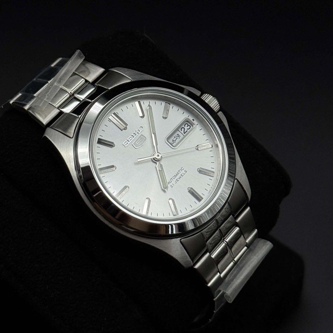 SEIKO SNKK87 - silver sunburst dial (Category: Men's Watches) located in Manila. Submitted by watchme_everydaytimepieces (Listing ID 1467118067, Image 3). Description: SEIKO SNKK87 - silver sunburst dial 37-38mm Seiko caliber 7s26 Hardlex crystal watch head See through case back ⌚️ brand new ✔️ complete 📩 DM us for inquiries 📦 LBC, lalamove, meet up 📍 bicutan, makati, san pedro 📢 always negotiable but be reasonable FB | Watch Me - Everyday Ti