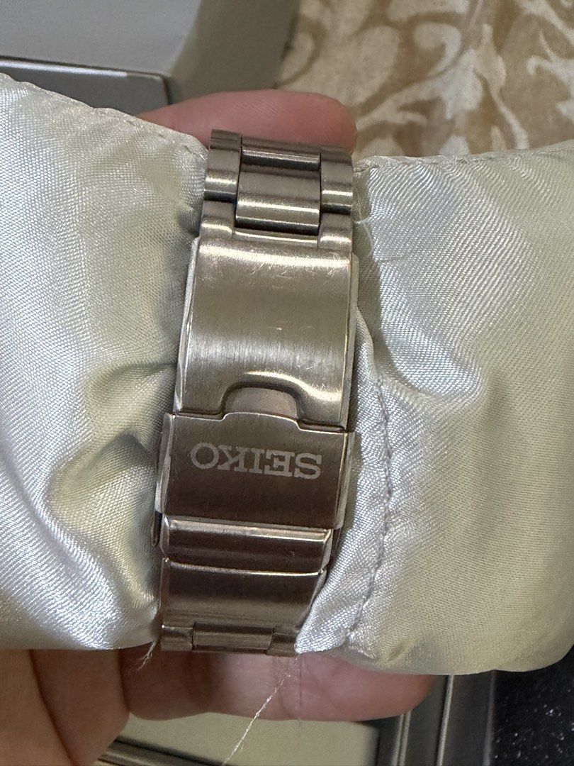 Seiko SPB213 140th Edition (Category: Luxury Watches) located in Marikina City. Submitted by drewpeeee (Listing ID 1467159405, Image 2). Description: Seiko 63MAS 140th Anniversary SPB 213 (Limited Edition) Condition 9/10 Crystal is clean hairline scratches on the bezel in certain angle and clasp Inclusions: Outer Box, Watch Box, Extra Links, Manual, and Warranty Card Specifications: Limited to 6,000 pcs only Automatic with manual winding Case Dia