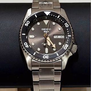 (Category: ) located in . Submitted by watchme_everydaytimepieces (Listing ID 1467122557, Image 1). Description: .