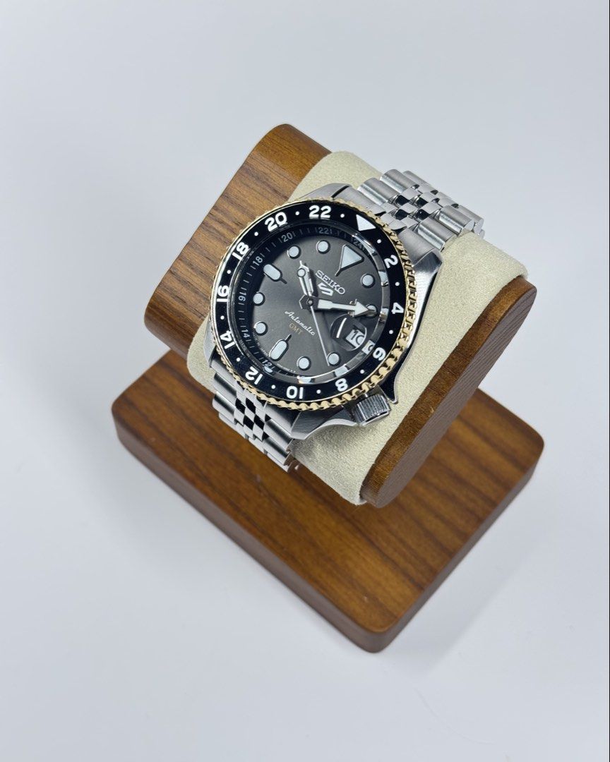 Seiko SSK021 “Guiness” (Category: Men's Watches) located in Indang. Submitted by southwristph (Listing ID 1466990672, Image 2). Description: Condition 9.8/10 Complete set.
