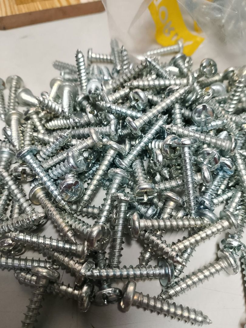 Self Tapping Screw M#10(5mm) x 1" (Category: Everything Else Others) located in Manila. Submitted by 09171479278_elsie. (Listing ID 1466989283, Image 3). Description: Self Tapping Screw M#10(5mm) x 1".