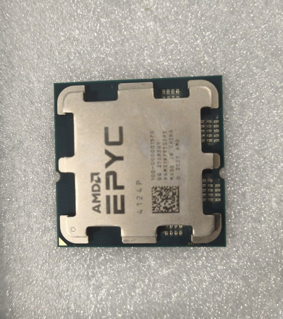 Server Processor (Category: Desktops) located in Caloocan City. Submitted by ayliit (Listing ID 1466990699, Image 1). Description: almost brand nagupgrade lang kaya change processor for server..