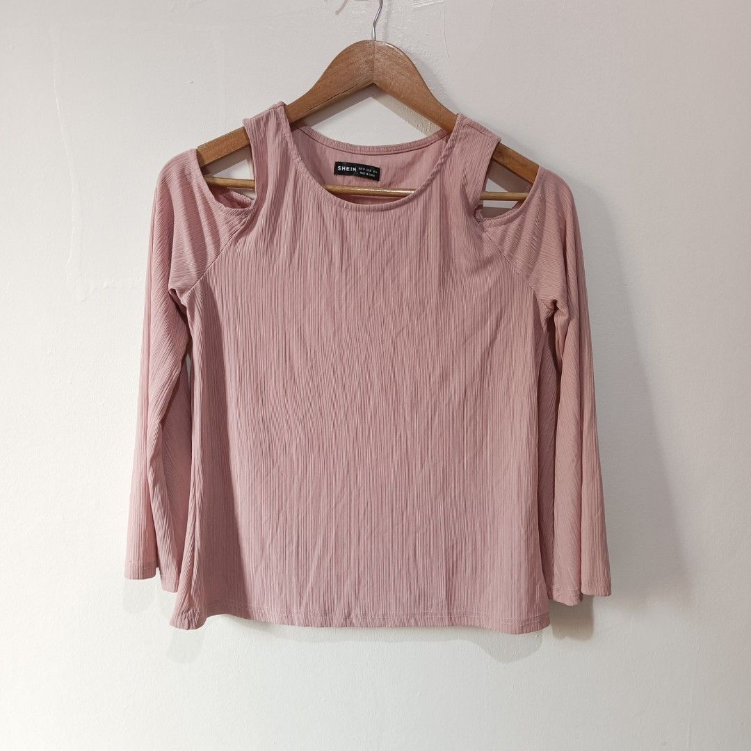 SHEIN Pink Cold-Shoulder Long-Sleeve Top | M (Category: Longsleeves) located in Subic. Submitted by mustardt_ (Listing ID 1467025568, Image 1). Description: ‎A dusty rose / muted pink long-sleeve top featuring cut-out cold-shoulder details, a crew neckline, and vertical ribbed/crinkled texture fabric. ‎size: 17in x 22.5in code: c816.