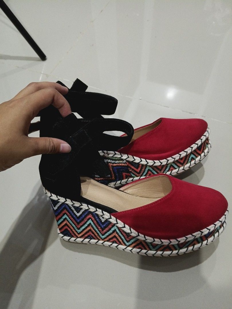 Shein Red and Black Wedge Heels (Category: Wedges) located in Makati City. Submitted by maymay829 (Listing ID 1467108478, Image 2). Description: - Red suede toe straps with black ankle wraps and a back ribbon bow - Eye-catching colorful woven Aztec geometric pattern on the wedge heel - Stylish white stitching along the platform edge - Size: CN42.