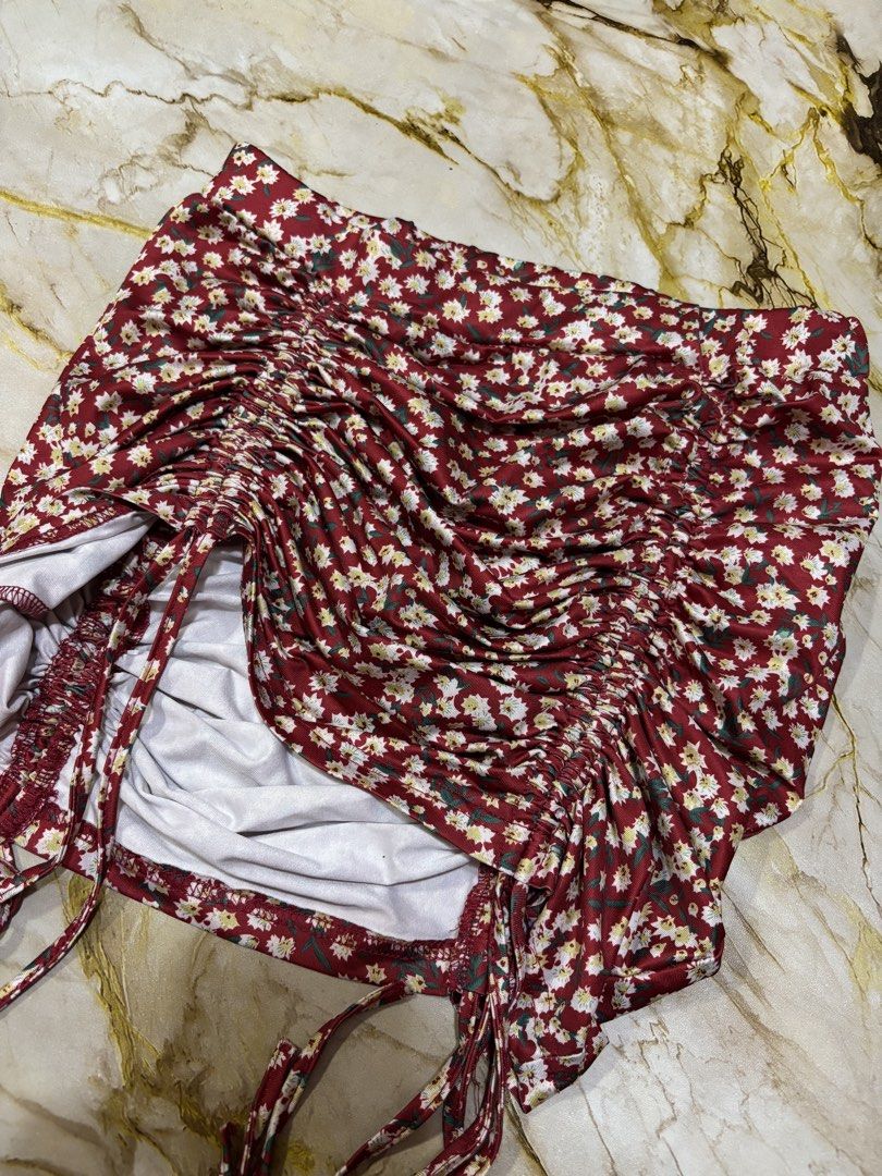 Shein skirt (Category: Skirts) located in Burgos, Ilocos Norte. Submitted by carou11406 (Listing ID 1467073896, Image 2). Description: Size 24-29 via tape measure .