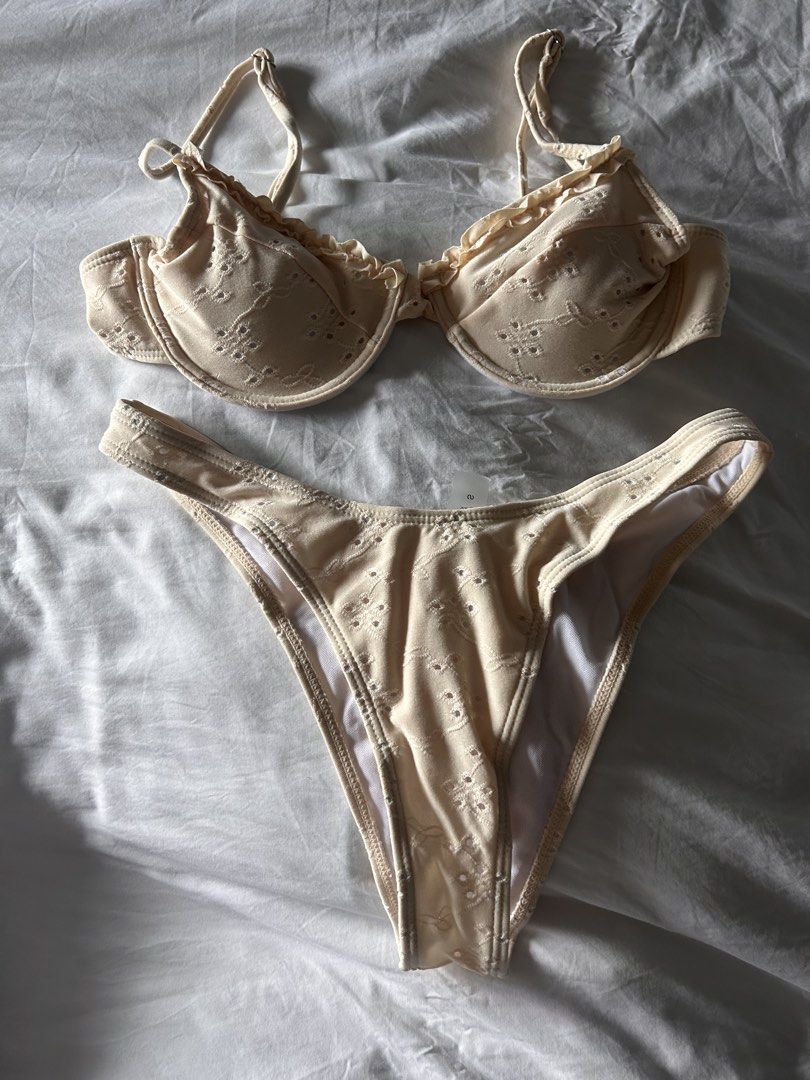 SHEIN yellow floral bikini (Category: Bikinis & Swimsuits) located in Pasig City. Submitted by bili_nakayo (Listing ID 1467045570, Image 1). Description: Tried only, never used No flaws at all Looks cute and fits petite best! Size small I have a blue version of this too Payment is through Gcash, maribank, or gotyme bank Payment before shipping. Buyer handles shipping fee. FROM PASIG.