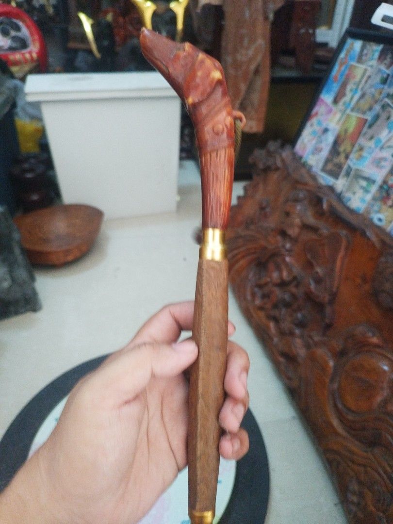 Shoe horn handle dog (Category: Vintage Collectibles) located in San Rafael. Submitted by jflshoppe1989 (Listing ID 1467038369, Image 2). Description: .