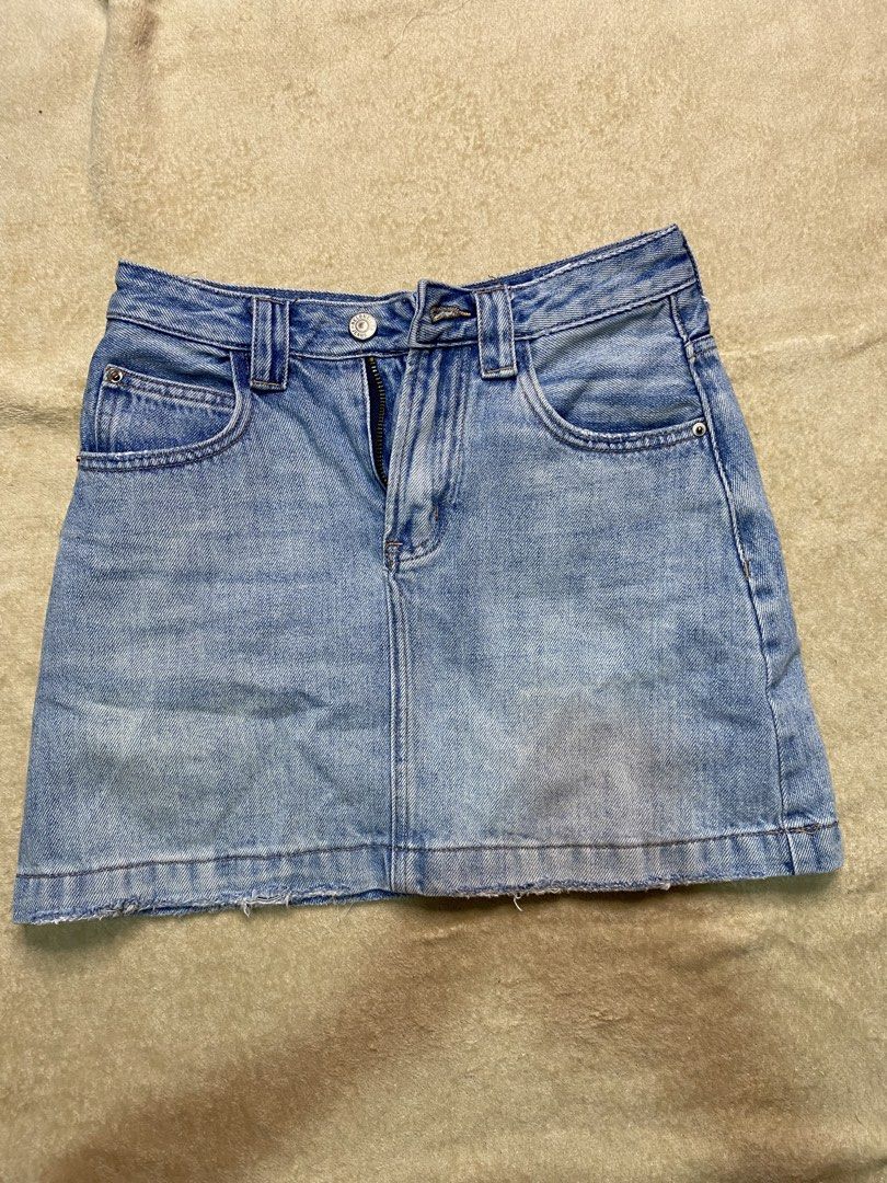 Shorts & Skirts ₱50 each (Category: Skirts) located in Makati City. Submitted by irica.tree (Listing ID 1467052525, Image 2). Description: PRELOVED!! Shorts & Skirts size 25-26 💃 ₱50 each only 📍Makati City (SP shoulder by buyer) .