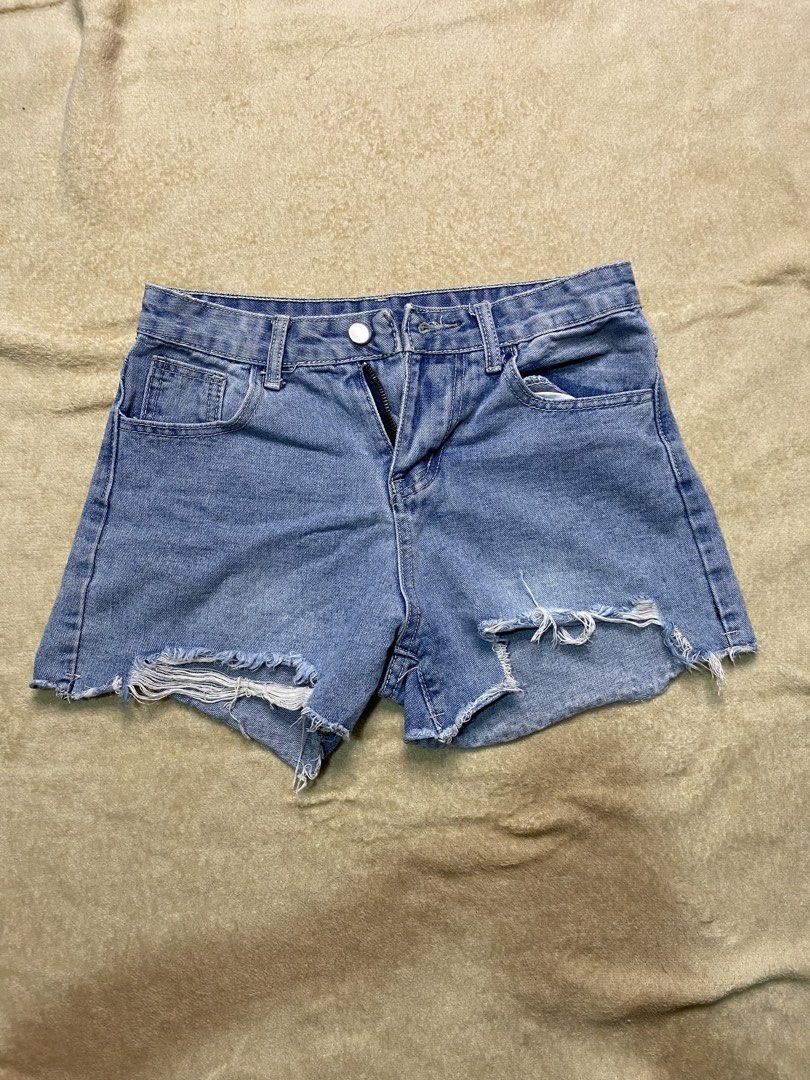 Shorts & Skirts ₱50 each (Category: Skirts) located in Makati City. Submitted by irica.tree (Listing ID 1467052525, Image 1). Description: PRELOVED!! Shorts & Skirts size 25-26 💃 ₱50 each only 📍Makati City (SP shoulder by buyer) .