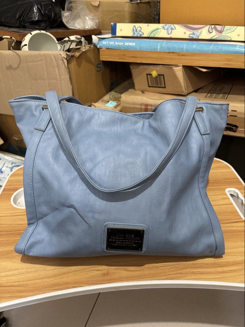 Shoulder bag (Category: Shoulder Bags) located in Calamba. Submitted by alnsurplus.028 (Listing ID 1467002488, Image 1). Description: Shoulder bag Like new May minimal stain di halata po pm nalang We ship nationwide Loc: Calamba, Laguna .