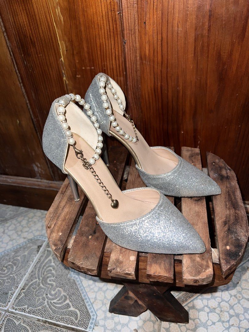 Silver Stiletto Heels (Category: Heels) located in Itogon. Submitted by urgirl1820 (Listing ID 1467091056, Image 3). Description: 📌 Stiletto Heels 📌 Been used only ONCE 📌 Size 35 📌 PM for more DETAILS RFS: hindi na nagagamit, stock sa bahay For Delivery: LBC ONLY For Meet-ups: 📍SM Baguio 📍Baguio Porta Vaga 📍 Baguio Center Mall.