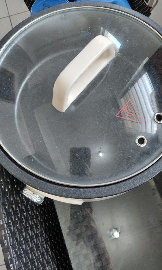Simplus Cooker, Microwave, Electric fan bundle (Category: Other Home Appliances) located in Caloocan City. Submitted by nicoleolal99048 (Listing ID 1467105379, Image 3). Description: Take all po for 1500 Pesos. Simplus Electric Cooker (no defects), Itel Microwave (cosmetic issues, working), and astron electricfan (working but smells like rubber, getting rid of this to free up space in my apartment) Buyer will pick up/shoulder delivery fee. Thanks