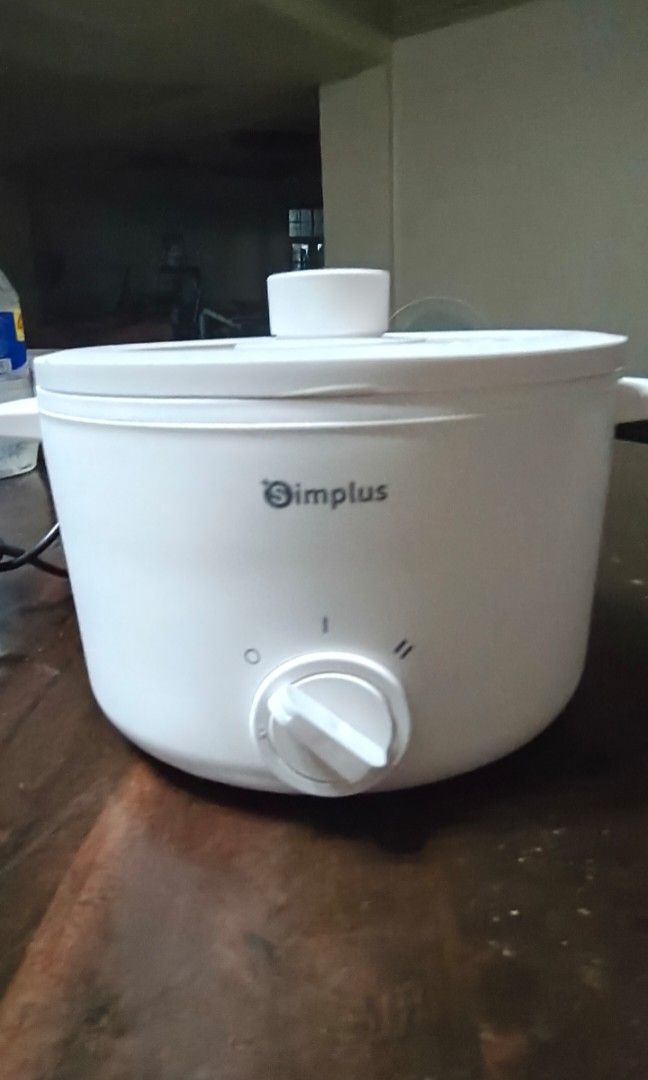 Simplus Electric Cooker and Steamer (Category: Cookers) located in Cebu City. Submitted by ehyeah_tarot (Listing ID 1467085346, Image 2). Description: Bought in January 2026 for our small unit, but now its back in our house. Barely used now for cooking since we have a gas stove at home. Its great for steaming and soup..