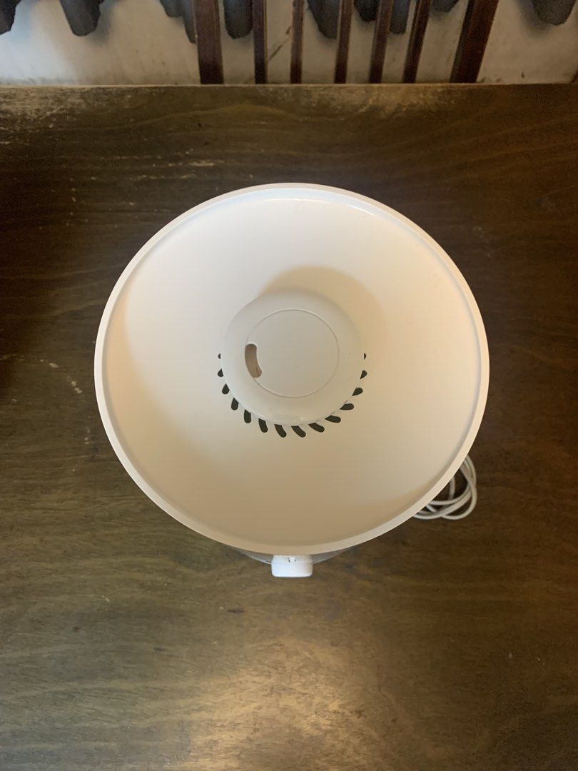 Simplus White Humidifier (Category: Air Purifiers & Dehumidifiers) located in Manila. Submitted by kennethcab79976 (Listing ID 1467009260, Image 2). Description: - Brand: Simplus - Color: Clean white - Features: Water level window with max fill indicator & rotary knob control - Design: Compact desktop unit, ideal for dry rooms and offices - Condition: Works smoothly, well-maintained.