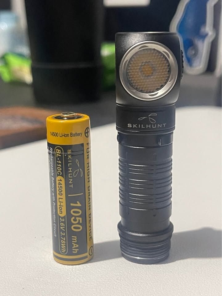Skilhunt H150 (Category: Lighting) located in Makati City. Submitted by john0240 (Listing ID 1467106824, Image 2). Description: For Sale Skilhunt H150 Gun Metal Grey Nichia H519 5000k Complete with box 10/10 Condition Minsan ko lang ginamit to. Meet up : makati. Pwede dn SF.