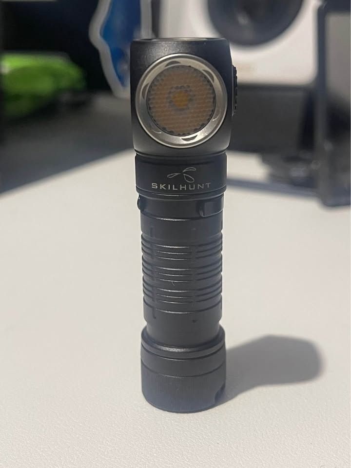 Skilhunt H150 (Category: Lighting) located in Makati City. Submitted by john0240 (Listing ID 1467106824, Image 3). Description: For Sale Skilhunt H150 Gun Metal Grey Nichia H519 5000k Complete with box 10/10 Condition Minsan ko lang ginamit to. Meet up : makati. Pwede dn SF.