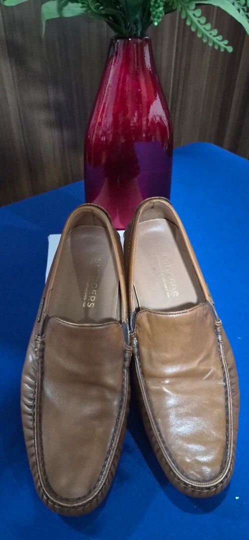 Sledgers Leather Loafers Brown Size 43 (Category: Dress Shoes) located in Manila. Submitted by pixiedachi (Listing ID 1467022571, Image 3). Description: - Brand: Sledgers - Color: Brown - Material: Genuine Leather - Size: 43 (Made in Turkey) - Style: Slip-on with side elastic inserts for easy wear - Details: Metal branding logo on the side - Inclusion: Original box included - Condition: Soles show minor wear from trying on or light usage.