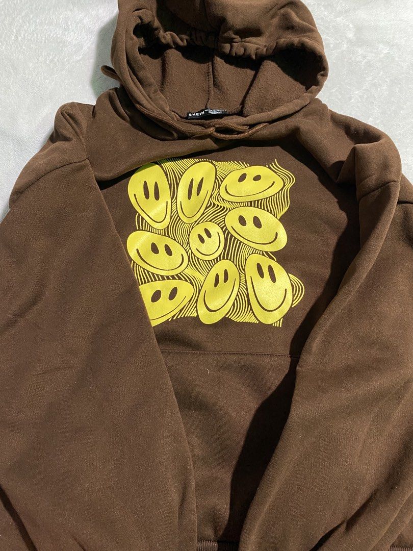 smiley hoodie jacket (Category: Coats, Jackets and Outerwear) located in Balanga. Submitted by cheolchansol (Listing ID 1467120459, Image 1). Description: mop: gcash mod: direct jnt I - xl.