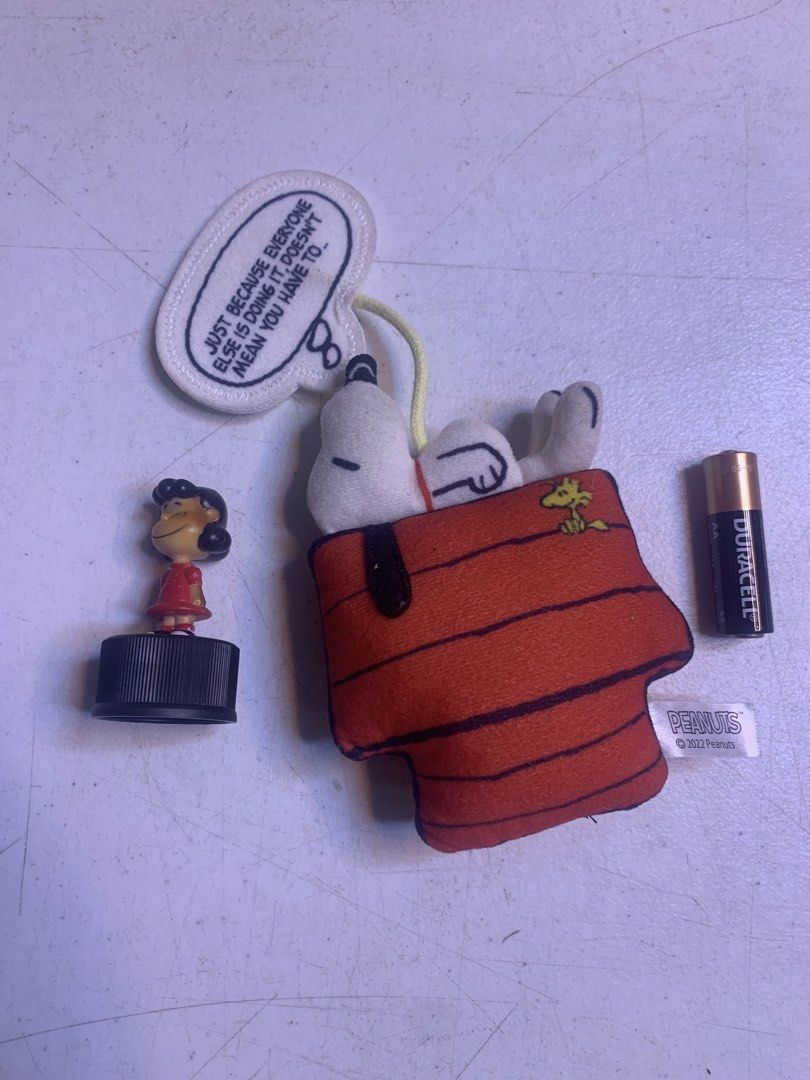 Snoopy Pepsi and Snoopy Plushy - Set (Category: Character Goods) located in Carmona. Submitted by bihira (Listing ID 1467033075, Image 1). Description: Snoopy Pepsi and Snoopy Plushy - Set - WYSIWYG - Authentic Pepsi Merch (cap) - Snoopy on the dog house plush.