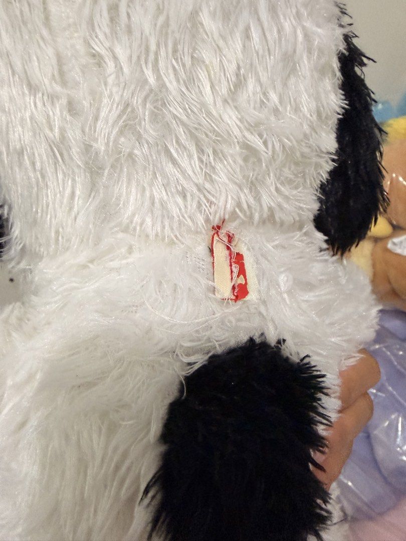 Snoopy Plush toy (Category: Plushies & Soft Toys) located in Quezon City. Submitted by cookiecreammm (Listing ID 1467163531, Image 2). Description: Issue-No colar.