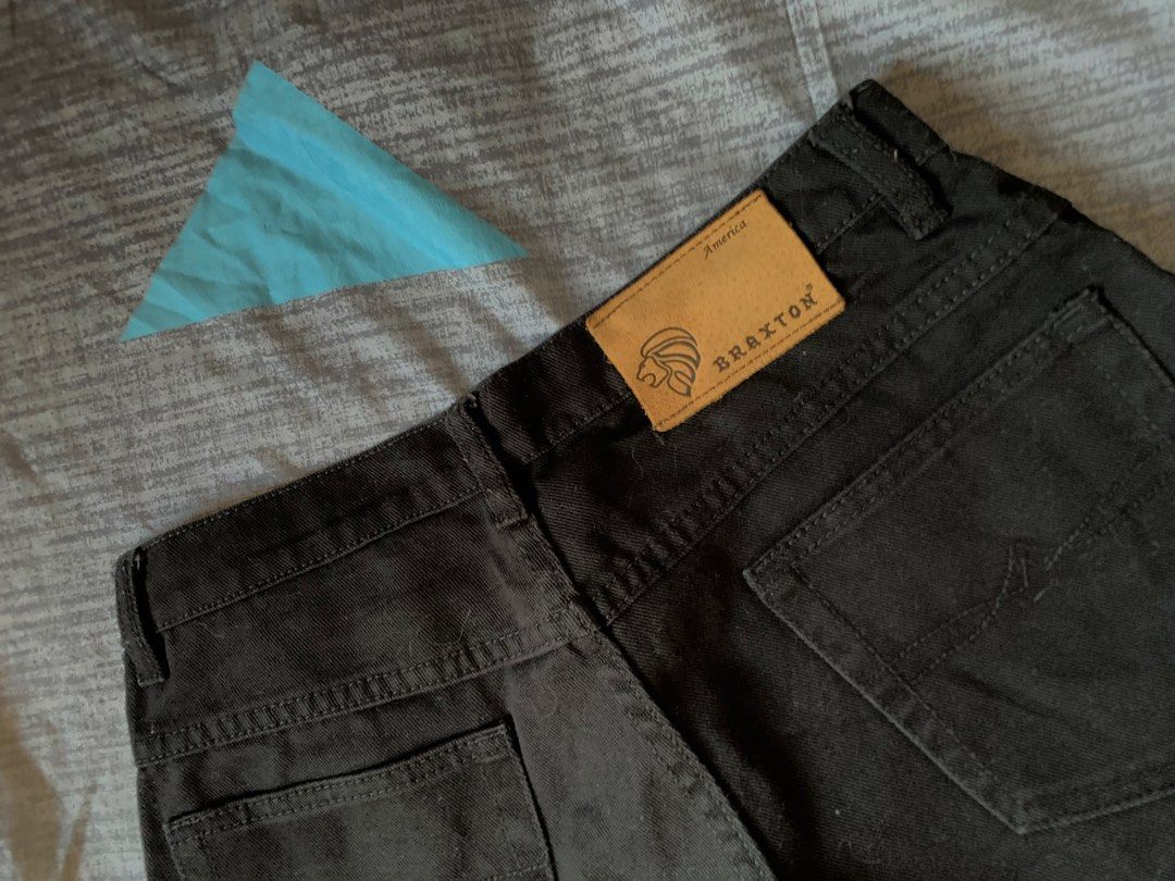 SOLID BLACK PANTS (Category: Jeans) located in Bacolor. Submitted by mllrigwy (Listing ID 1467032571, Image 3). Description: BLACK PANTS ₱580 + sf Length 40 inch Waist/Width 29 inch Mop: gcash only! Large on tag Loc: Pampanga Color may vary due to lighting(solid black) Payment First! Fixed price.
