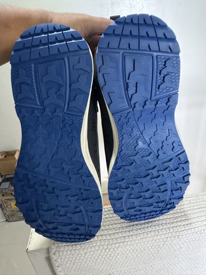 Solid Gear safety boots with BOA lacing system (Category: Boots) located in Cavite. Submitted by marcuz1316 (Listing ID 1467113549, Image 3). Description: - Brand: Solid Gear Safety Boots - Color: Navy Blue and Black - Size: EUR 41 - Lacing System: Side BOA dial for quick and easy tightening/loosening - Design: High-top with stylish circuit board side graphics, plus star logo on toe cap and heel counter - Outsole: Heavy-duty blue rubber - Conditi