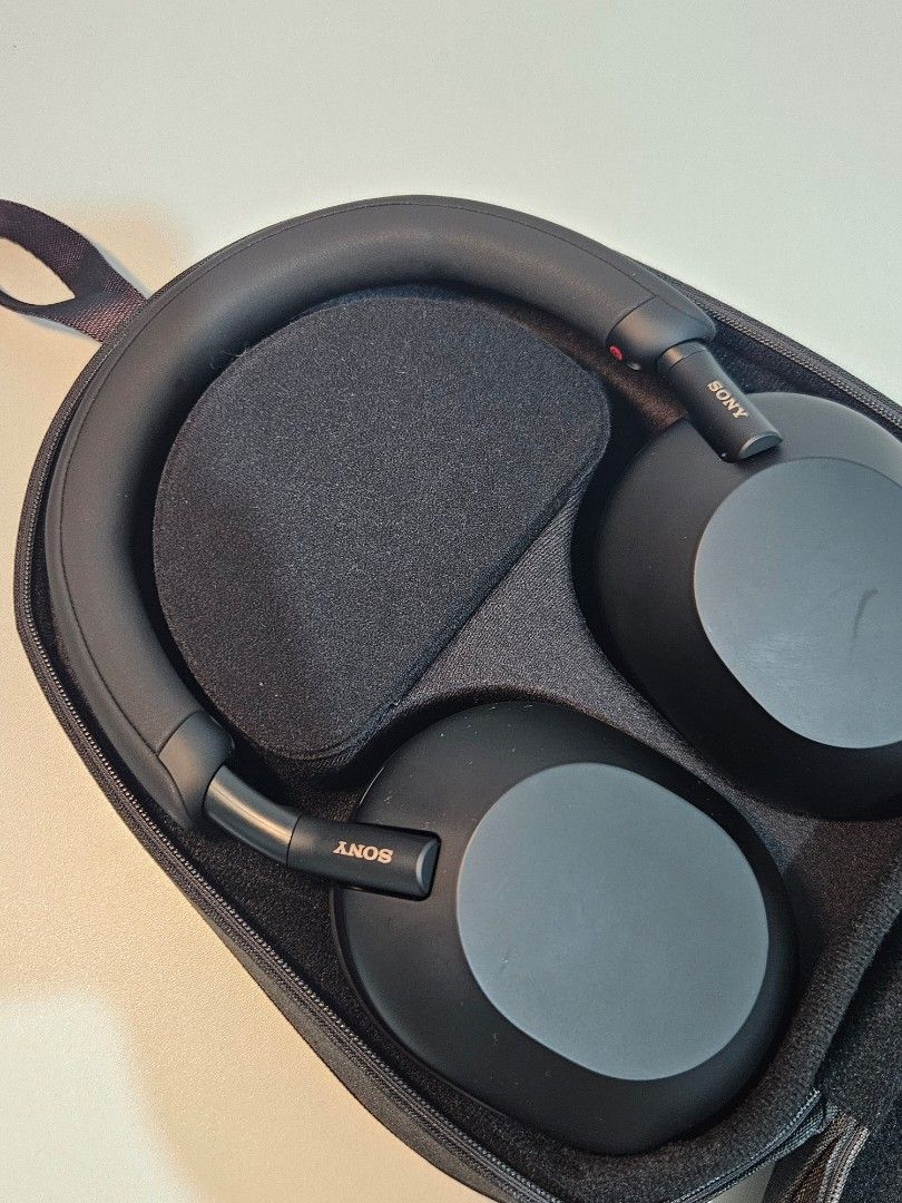 Sony WH-1000XM5/XM5 (Category: Headphones & Headsets) located in Dasmarinas. Submitted by pusspuss97 (Listing ID 1467011783, Image 2). Description: Sony WH-1000XM5/XM5 (Black) - original - excellent condition - connects with the sony connect app Inclusions: - original hard carrying case - charging cable - audio cable RFS: preferred sennheiser momentum 4 more loc: cavite meet-ups or shipping options available. Send a message for more informations 