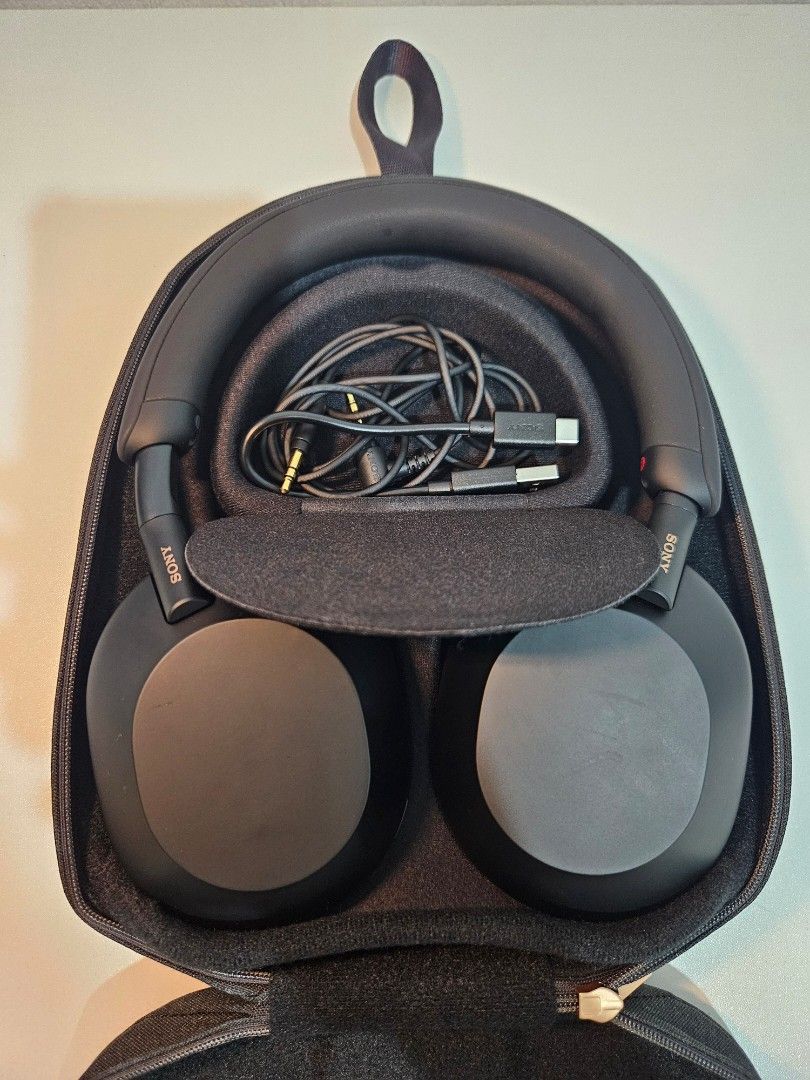Sony WH-1000XM5/XM5 (Category: Headphones & Headsets) located in Dasmarinas. Submitted by pusspuss97 (Listing ID 1467011783, Image 3). Description: Sony WH-1000XM5/XM5 (Black) - original - excellent condition - connects with the sony connect app Inclusions: - original hard carrying case - charging cable - audio cable RFS: preferred sennheiser momentum 4 more loc: cavite meet-ups or shipping options available. Send a message for more informations 