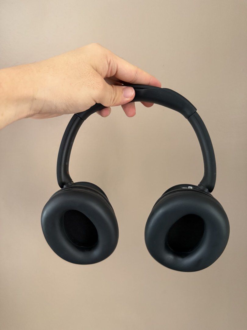 Sony WH-CH720N Wireless Cancelling Bluetooth Headphones (Category: Headphones & Headsets) located in Manila. Submitted by chestercor71092 (Listing ID 1466996207, Image 3). Description: Comes with Box Free Stand .