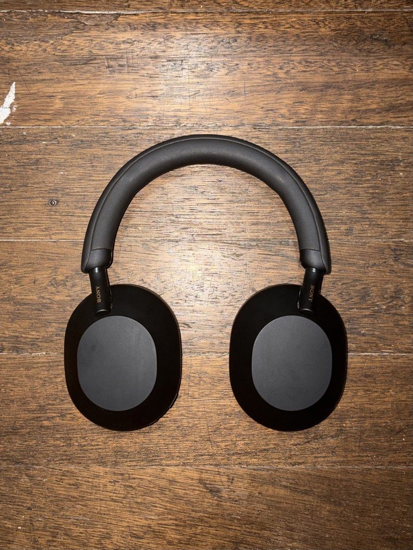 Sony XM5 (Category: Headphones & Headsets) located in Caloocan City. Submitted by kanesaudio (Listing ID 1467088805, Image 2). Description: For Sale Sony XM5 - excellent condition - barely used - with original case and wires (aux cable and charging cable) 8700 only loc: manila can do meetups at sm grand, sm north, trinoma, or fisher mall malabon.