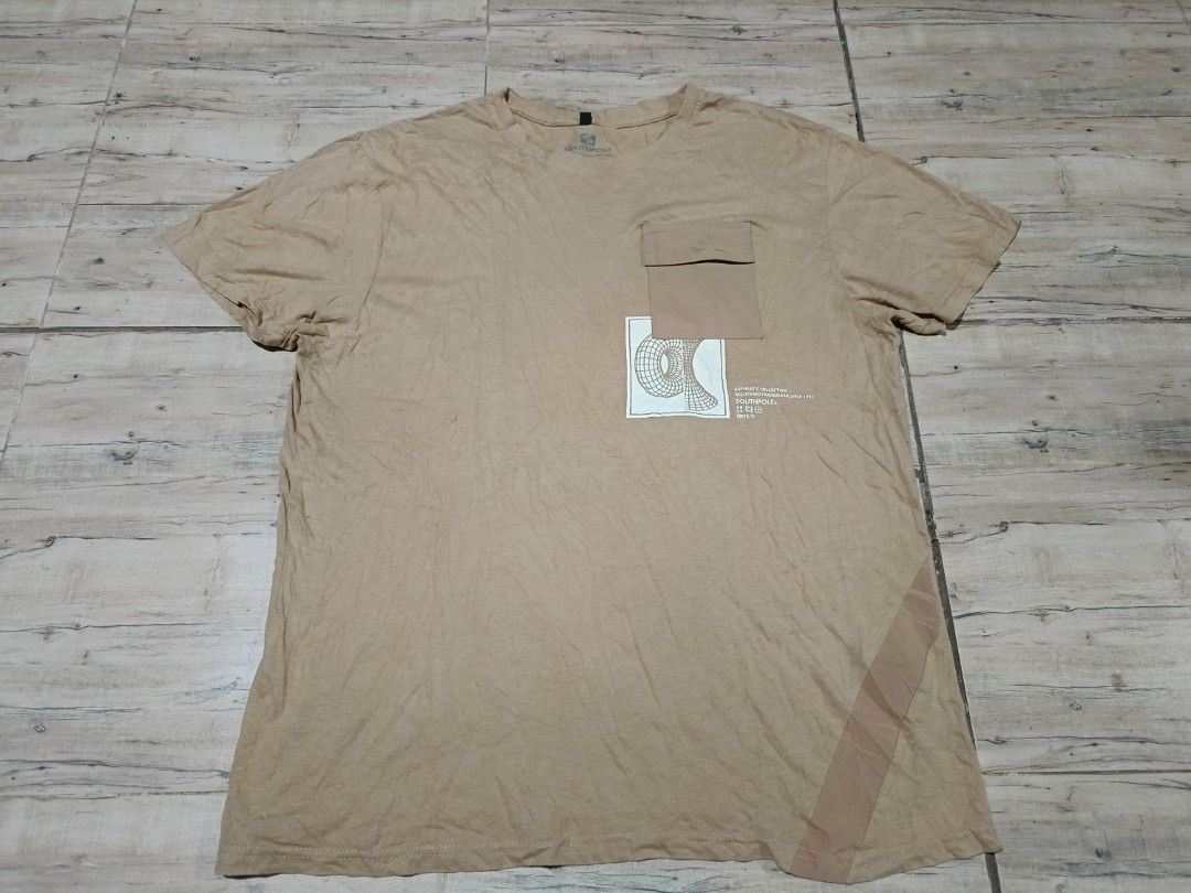 Southpole beige graphic pocket t-shirt (Category: Tshirts & Polo Shirts ) located in Bansalan. Submitted by tripandthrift (Listing ID 1466998607, Image 1). Description: - Brand: Southpole - Size: L -22/29 Dimes - Color: Tan - Material: 100% Cotton (Made in Bangladesh) - Features: Upper right chest pocket with small graphic print and unique diagonal fabric panel detail near the bottom hem - Condition: Excellent, ready to wear.