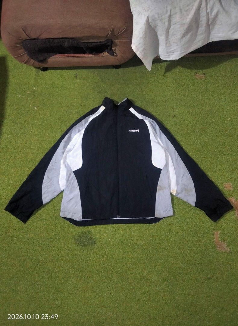 Spalding Tri-tone Windbreaker (Category: Coats, Jackets and Outerwear) located in Caloocan City. Submitted by haruconcep52476 (Listing ID 1467147417, Image 1). Description: Spalding Tri-tone Windbreaker Dimensions W21×L26 Good condition Color rate 9 Issue need wash / 1 pinhole.