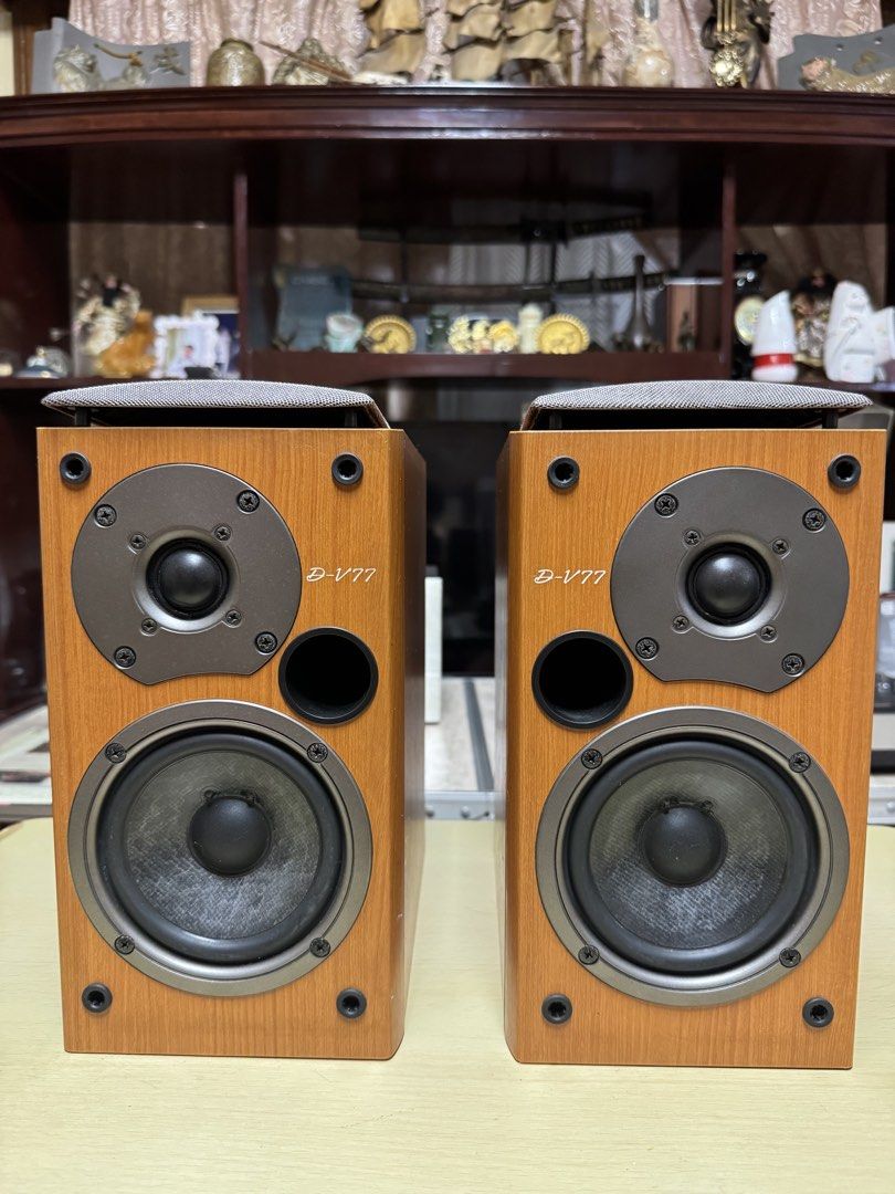 Speaker Onkyo D-V77 (2-way) (Category: Soundbars, Speakers & Amplifiers) located in Antipolo. Submitted by deanaudioguy02 (Listing ID 1467024261, Image 2). Description: 📍Masinag, Antipolo City DeanAudioGuy ❗️ DeanVinatgeAudiophile 🎚️🔈🎶💓 Speaker Onkyo D-V77 (2-way) Price: 2500 Pesos NEGOTIABLE Cosmetics : 8/10 The image shows a pair of Onkyo D-V77 2-way bass-reflex bookshelf speakers featuring wood-grain finish cabinets and distinctive “D-V77