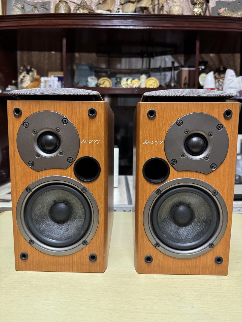 Speaker Onkyo D-V77 (2-way) (Category: Soundbars, Speakers & Amplifiers) located in Antipolo. Submitted by deanaudioguy02 (Listing ID 1467024261, Image 3). Description: 📍Masinag, Antipolo City DeanAudioGuy ❗️ DeanVinatgeAudiophile 🎚️🔈🎶💓 Speaker Onkyo D-V77 (2-way) Price: 2500 Pesos NEGOTIABLE Cosmetics : 8/10 The image shows a pair of Onkyo D-V77 2-way bass-reflex bookshelf speakers featuring wood-grain finish cabinets and distinctive “D-V77