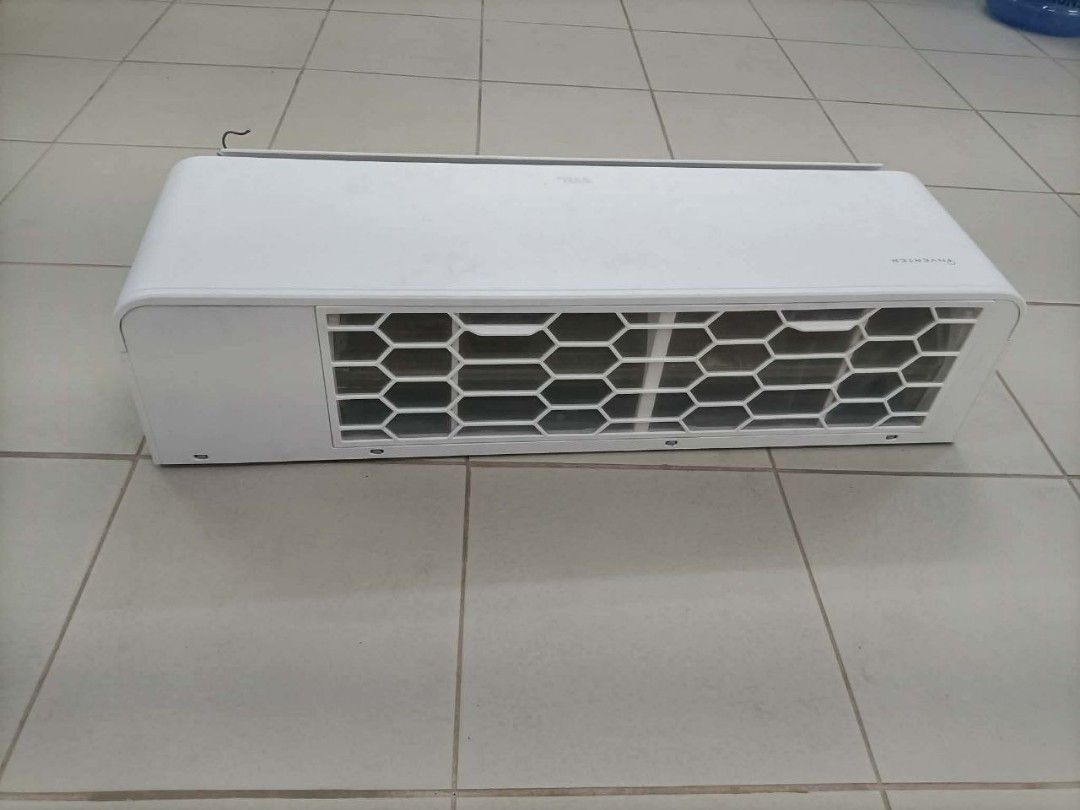 Split type 1.5HP Aircon Full Inverter (Category: Air Conditioning and Heating) located in Manila. Submitted by mika_ella (Listing ID 1467163225, Image 2). Description: - Complete set: TCL inverter air conditioner outdoor compressor and matching indoor unit body - Includes copper refrigerant tubing set for easy installation - Clean white housing finish with original branding label - Standard wall-mount setup - Fully operational and tested prior to