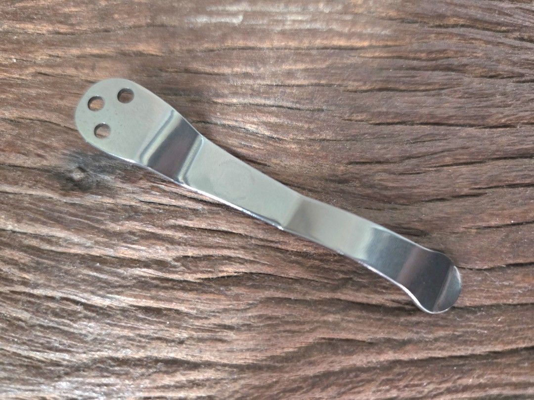 Spyderco Original Clip (Category: Home Improvement Tools & Accessories) located in Marikina City. Submitted by knifeandtoolphilippines (Listing ID 1467038039, Image 2). Description: Fixed Price No Haggling No Trades Original Genuine Spyderco Clip.