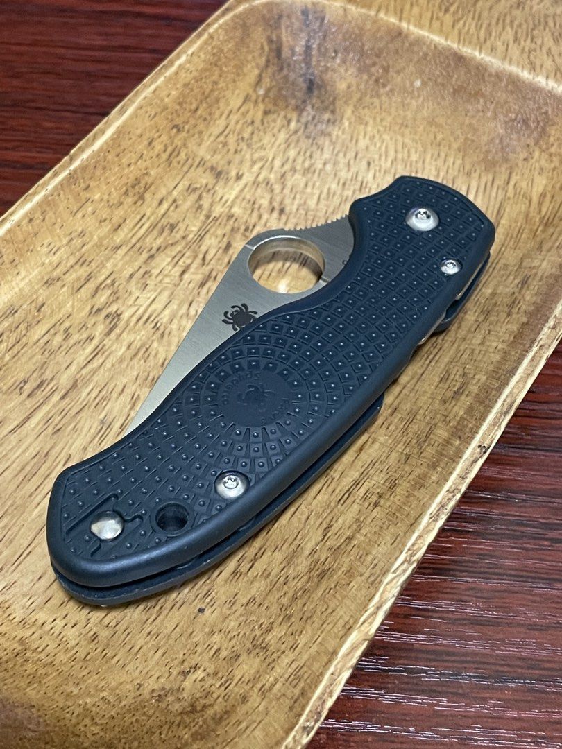 Spyderco Para 3 Lightweight CTS 204P (Category: Gardening Tools & Ornaments) located in Baliuag. Submitted by frezhfitzonly (Listing ID 1467051187, Image 1). Description: Spyderco Para 3 Lightweight KnifeWorks Exclusive CTS-204P Steel -Brandnew -Never Used, Never Sharpened -includes original box and pamphlet -Model code: C223PFG -Made in USA Price negotiable Pwede moko ilegit check sa SpyPH PM for more detailed photos .