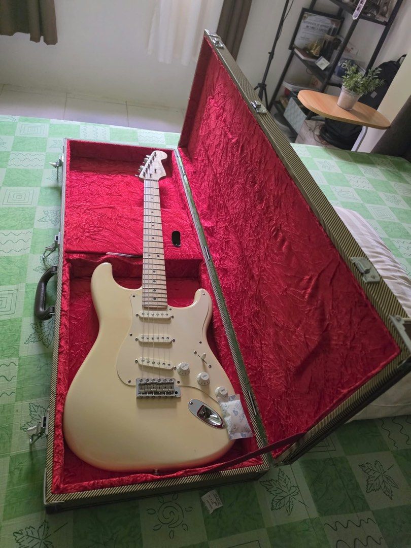SQOE Hard Case (Category: Musical Instruments) located in Batangas. Submitted by octabyosgoodolstuff (Listing ID 1220873907, Image 3). Description: Guitar not Included Rfs: Di nagagamit Fast Deal.
