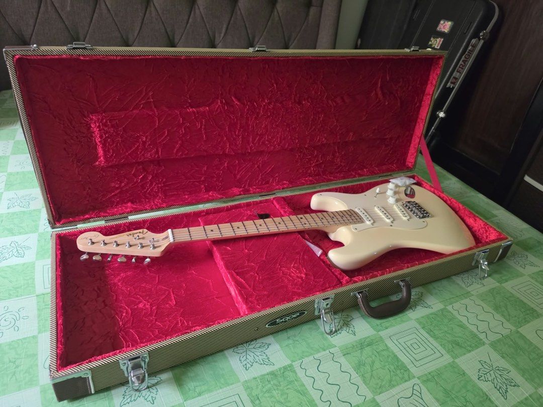 SQOE Hard Case (Category: Musical Instruments) located in Batangas. Submitted by octabyosgoodolstuff (Listing ID 1220873907, Image 2). Description: Guitar not Included Rfs: Di nagagamit Fast Deal.